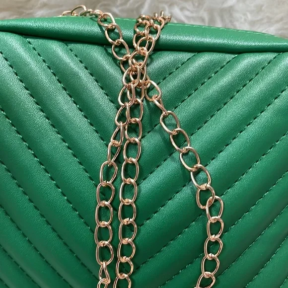 DESIGNER STYLE CROSSBODY CHAIN BAG CHEVRON STITCH GREEN - Picture 5 of 9
